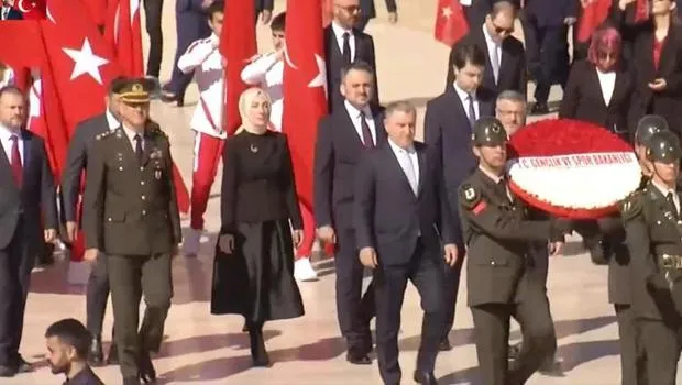 19 Mayıs Coşkusu! Bakan Bak'tan Anıtkabir'de Duygu Dolu Anma