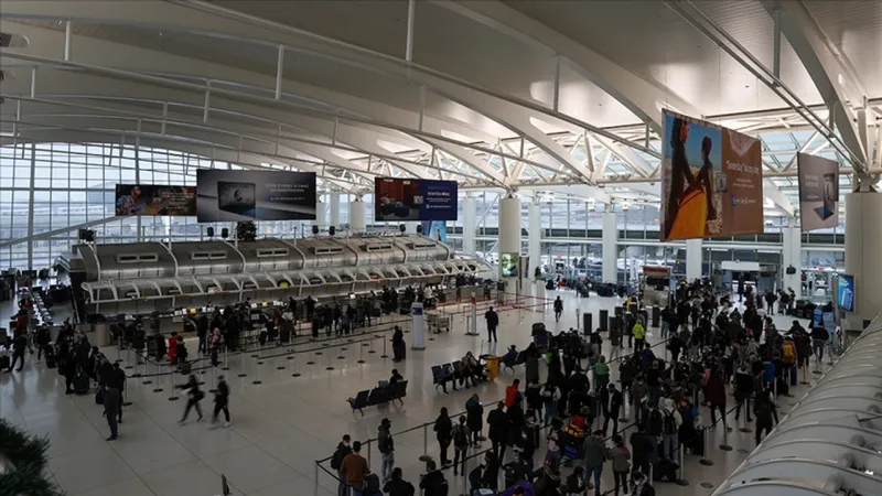 ABD'de hükümetin kapalı olması nedeniyle ülke genelinde yüzlerce uçuş iptal ediliyor