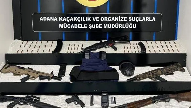 Adana'da 5 adrese eş zamanlı operasyon, adeta cephanelik çıktı