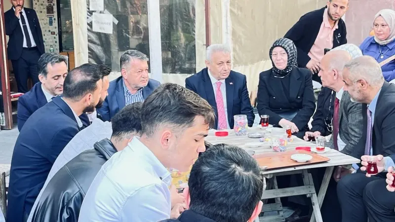 AK Parti halkın içinde: AK Parti Esenyurt teşkilatına vatandaştan yoğun ilgi