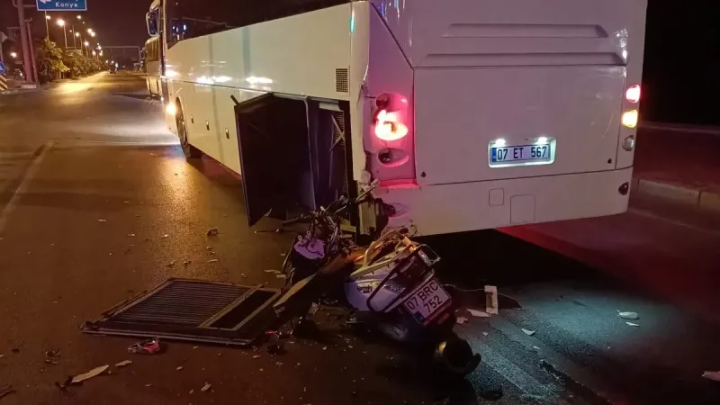 Alanya’da midibüs ile çarpışan motosiklet sürücüsü hayatını kaybetti