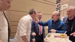 Ali Koç, Mustafa Varank'ın elinden baklava yedi!