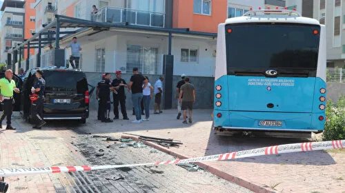 Antalya'da halk otobüsü ile minibüs çarpıştı: Yaralılar var
