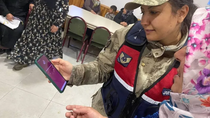 Ardahan’da Jandarma Kadınları KADES Hakkında Bilgilendirdi