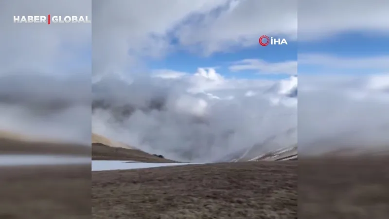 Bayburt'un 2 bin 300 rakımlı Dumlu köyü yaylasında karlar erimeye başladı