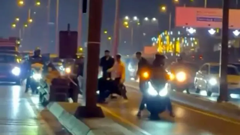 Beylikdüzü D-100'de Şok Kavga! Magandalar Kamerada!