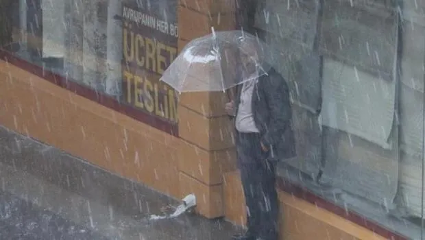Türkiye'de Sel Alarmı! Mayıs'ta Kar Sürprizi Yaşandı!