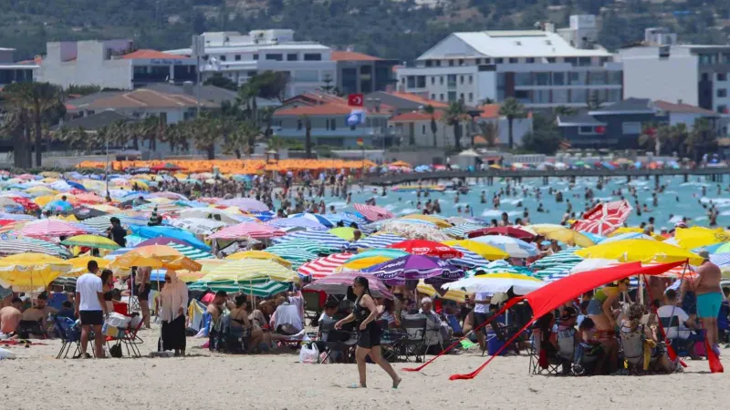 İzmir'de Deniz Keyfi Alarmı! Çeşme, Urla, Dikili'de Sıcaklık Rekoru!
