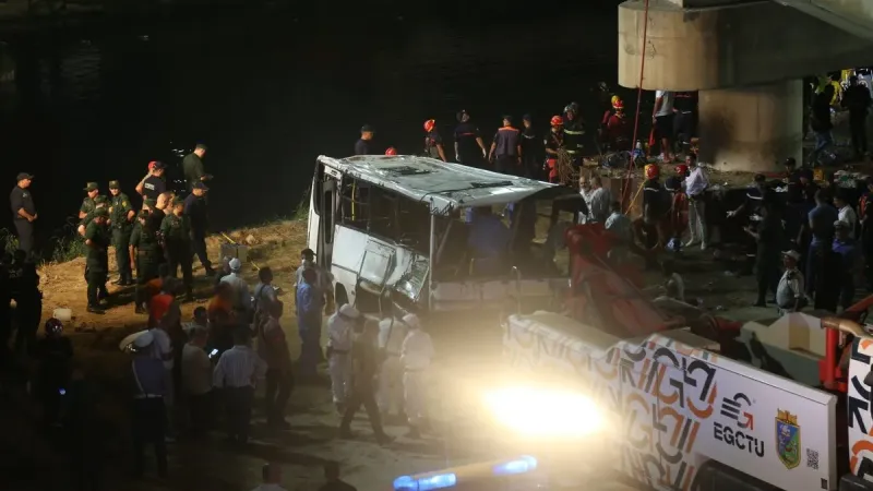 Cezayir'de Kan Donduran Kaza: Otobüs Derede Boğuldu!