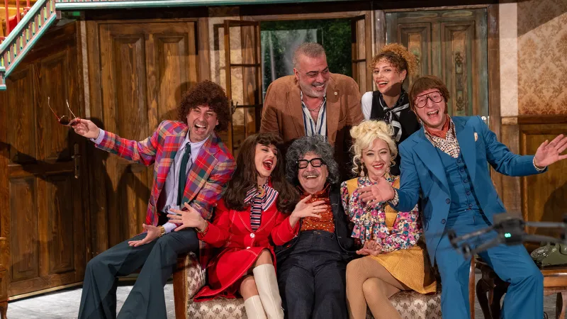 İstanbul'da Tiyatro Şöleni: "Oyunun Oyunu" Prömiyeriyle Sahnelere Dönüyor!