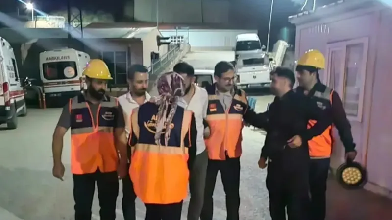 Epilepsi Krizi! Kayıp Kız Çocuğu AVM'de Baygın Bulundu!