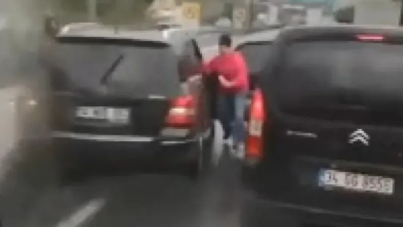 Esenyurt'ta Şoke Eden Kaza! Kadına Önce Araba, Sonra Kamyonet Çarptı!