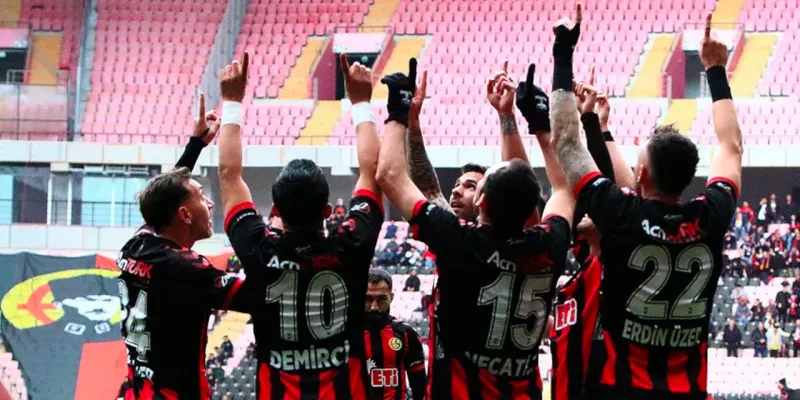 Eskişehirspor'dan Rakibine Şok Davet! Dostluk Mu, Gövde Gösterisi Mi?