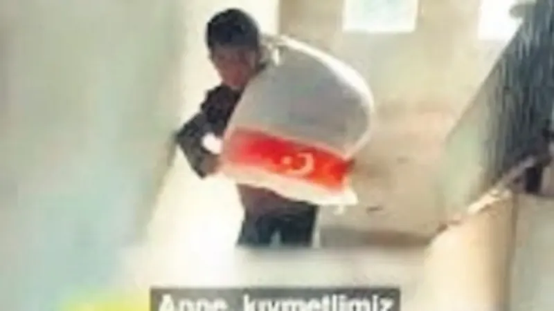 Gazze'de Türkiye'den gelen yardıma kavuşma sevinci: Kıymetlimiz geldi anne bize yemek yap