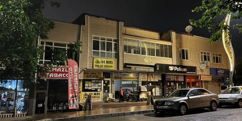 Kilitli Kaldı! 2. Kattan Atlayan Adam Hastanelik Oldu