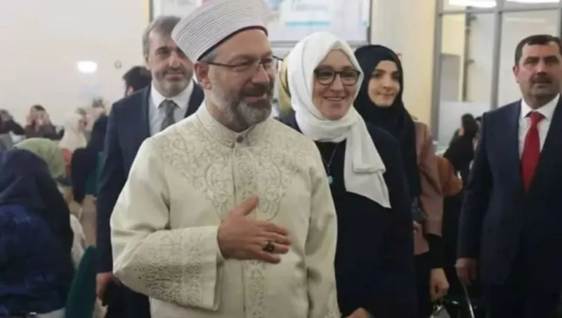 Şok İddia: Ali Erbaş'ın Eşi 6. Kez VIP Hacda mı?