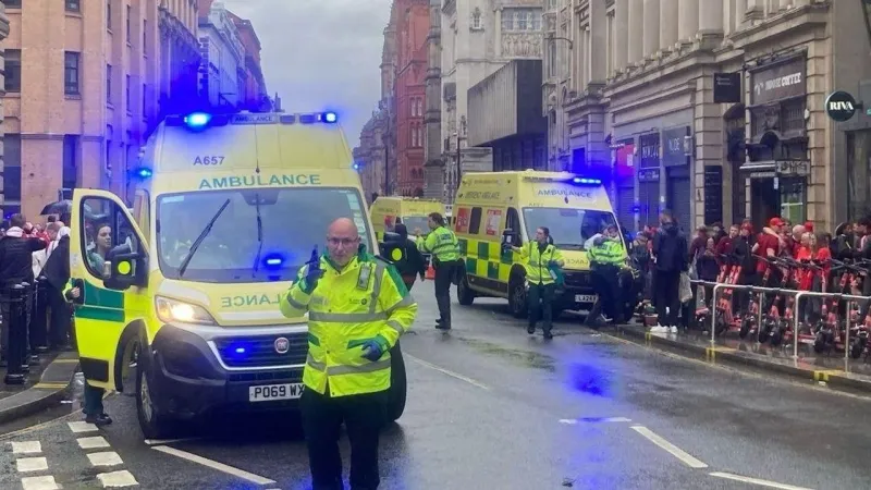 Liverpool'da bir aracın geçit töreninde kalabalığın arasına dalması sonucu 47 kişi yaralandı