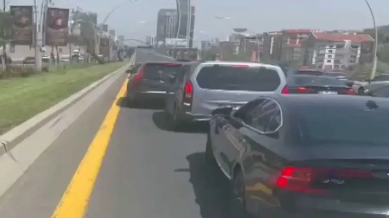 Ambulansa yol vermeyen düğün konvoyu sürücülerine ceza! Yerlikaya, yeni kanun tasarısını işaret etti