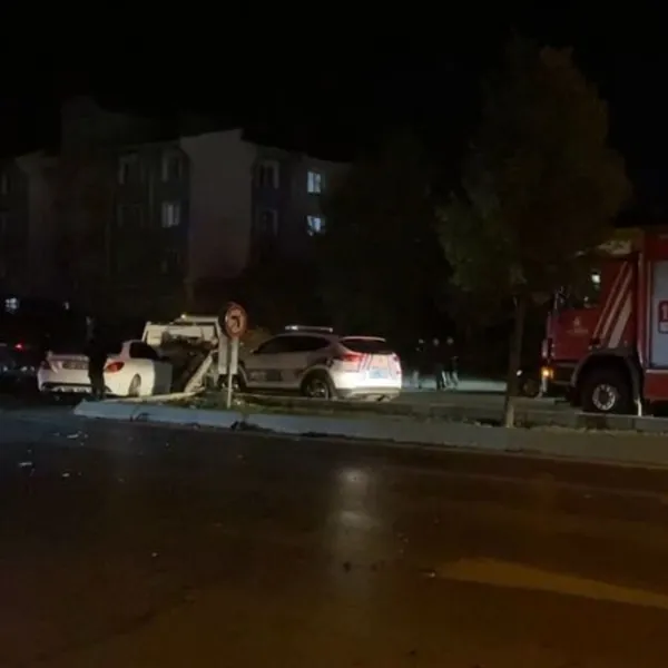 Başakşehir'de Feci Kaza: Cip Otomobille Çarpıştı! 5 Yaralı