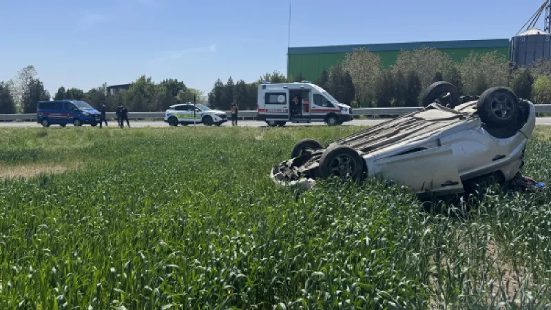 Edirne'de otomobil devrildi; 2 yaralı