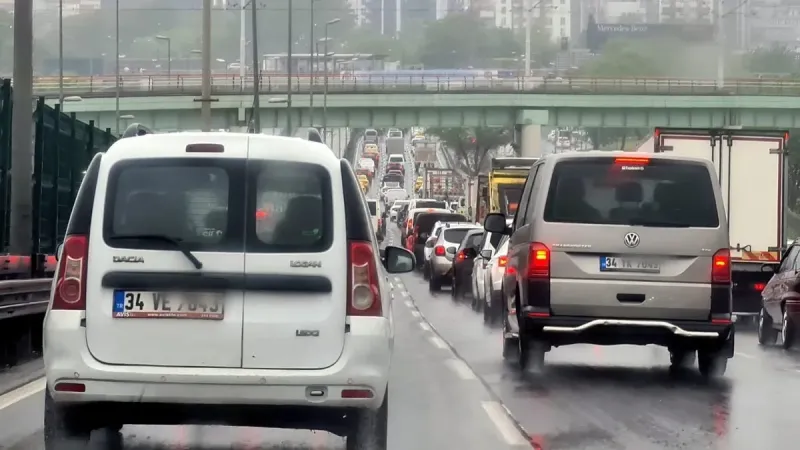 İstanbul'da Şok Yağmuru! Pazar'a Kadar Sürüyor Mu?