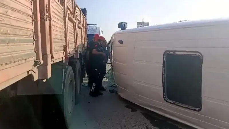 Kahramanmaraş'ta Feci Kaza! Servis Minibüsü Faciası: 12 Yaralı