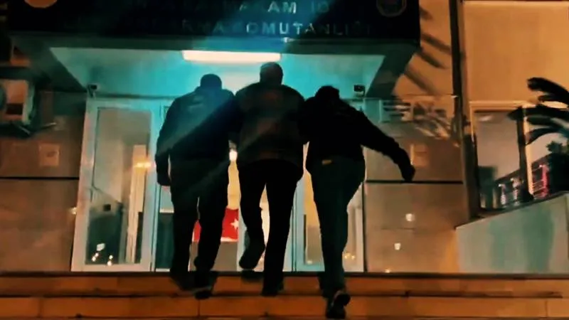 Kırmızı Bültenle Aranan 2 Şüpheli Türkiye'de Yakalandı! Şok Detaylar