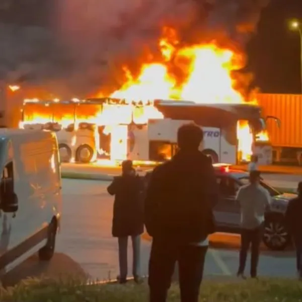 Otobüs Alev Topuna Döndü! Kocaeli'de Korkunç Anlar!