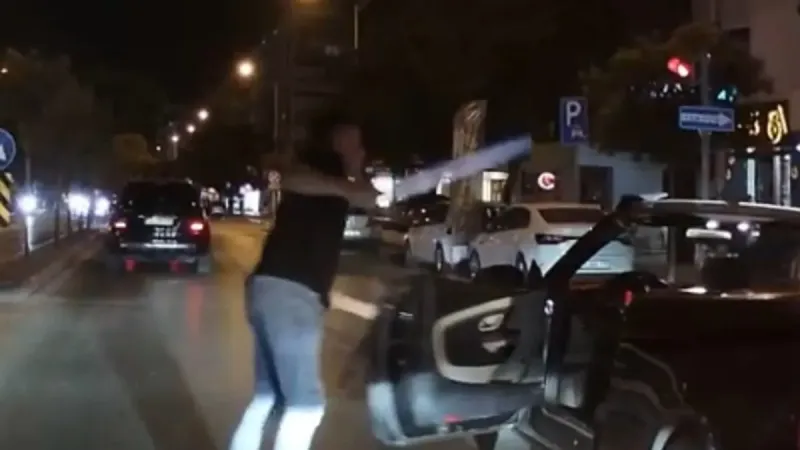 Döner Bıçağıyla Saldırı! Motosikletliye Saldıran Sürücü Yakalandı!