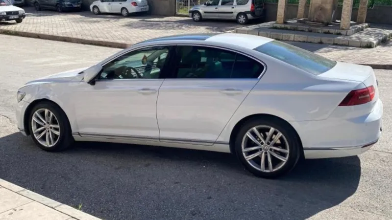 Otomobil ile motosiklet birbirine girdi: Yaralılar var