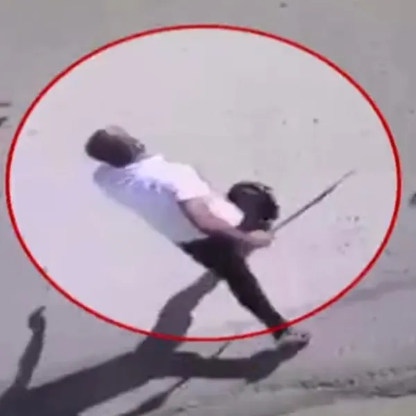 Palalı çöp kavgası!