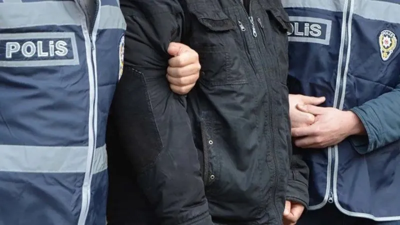 Sakarya'da emekli polisin aracında 5 kilogram uyuşturucu ele geçirildi