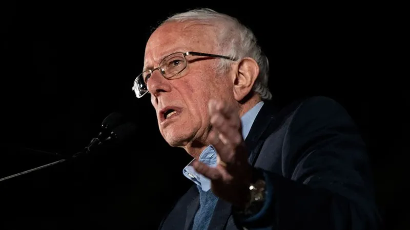 Sanders'tan Trump'a Göçmen Askeri: Güç Gösterisi mi?
