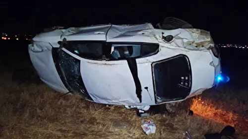 Şanlıurfa'da otomobil şarampole devrildi: Üç kişi yaralandı
