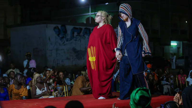 Senegal'de albinolar cilt kanserine dikkat çekmek için podyuma çıktı