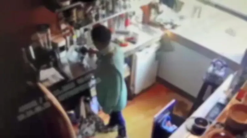 SON DAKİKA: İstanbul- Beyoğlu'nda dehşet: Türk kahvesi yerine kostik zehri! 'Su sandım' savunması pes dedirtti!