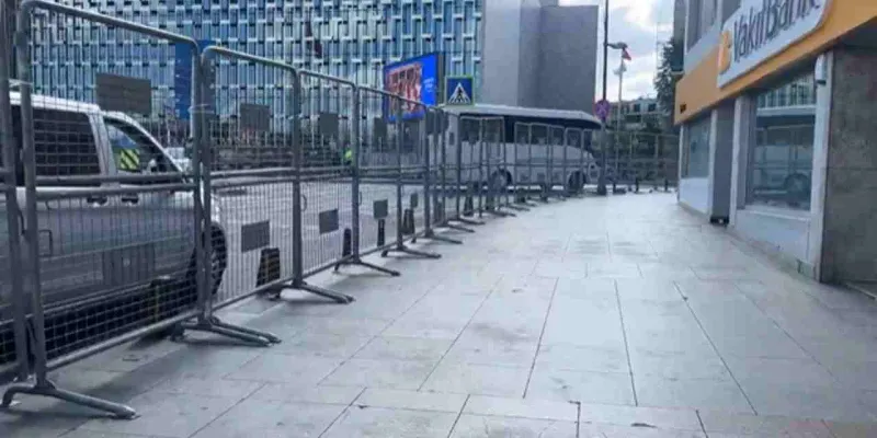 Taksim'de Onur Yürüyüşüne Şok Abluka! Neler Oluyor?