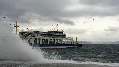 Yola çıkacaklar dikkat: Şiddetli rüzgar nedeniyle vapur seferleri iptal edildi