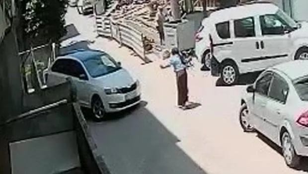 Yardım İstemek Pişmanlık Oldu! Duvarı Yıkan Sürücü Şoku!